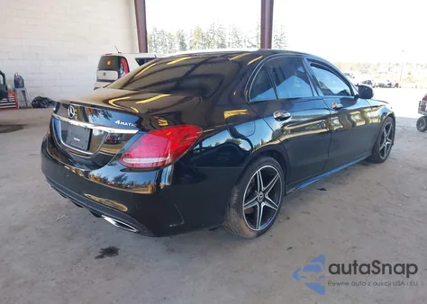 2017 Mercedes-Benz C 300 Sport 4Matic z USA, uszkodzony, nr VIN 55SWF4KB8HU181469